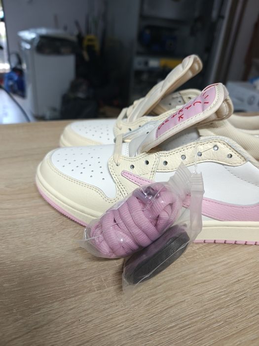 Travis Scott x Air Jordan 1 Low OG SP „Shy Pink”,