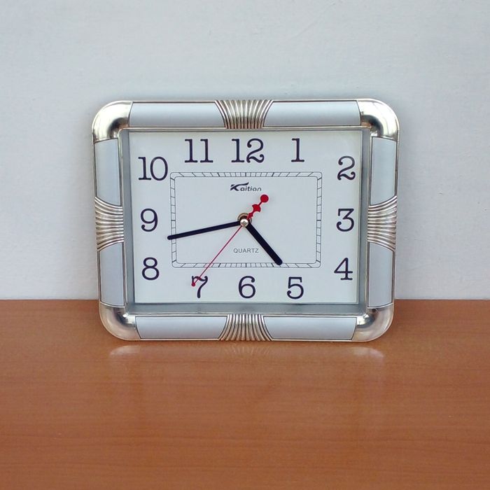 Красивые настенные часы