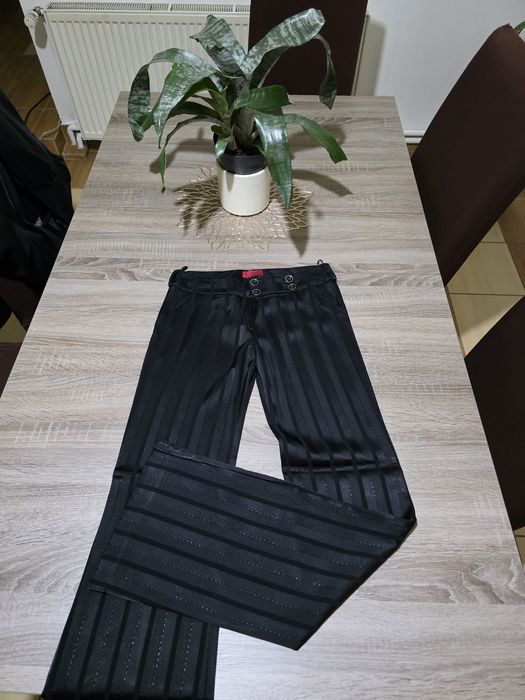 Pantaloni damă eleganți, evazați 40