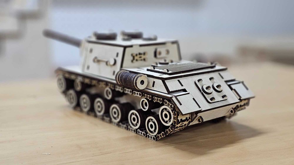 Танк ИСУ 152 из фанеры