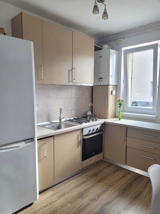 Inchiriez apartament 2 camere, mobilat, utilat , loc parcare