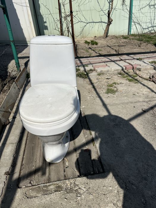 Унитаз в отличном состоянии