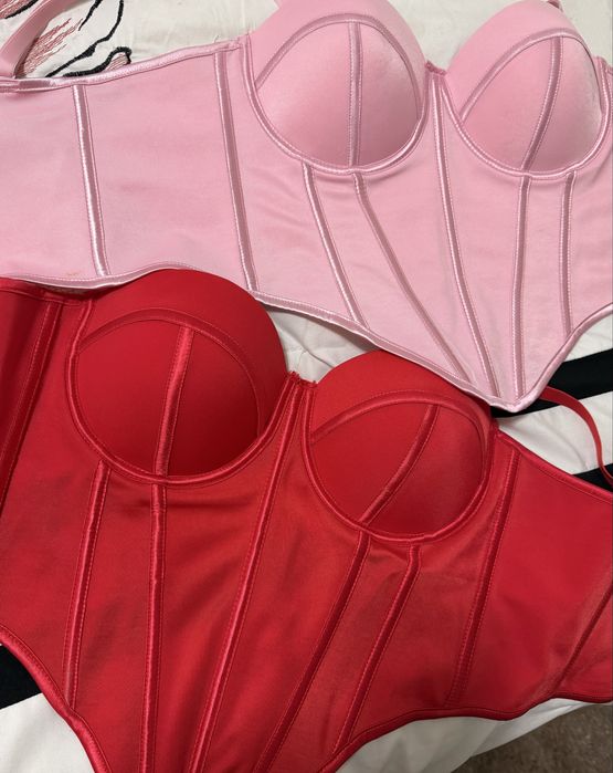 Бюстие в цвят червено и розово