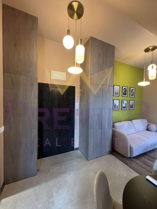 Дава се под наем Двустаен апартамент в Варна, Център - 70 кв.м за 1100 € - Снимка #3