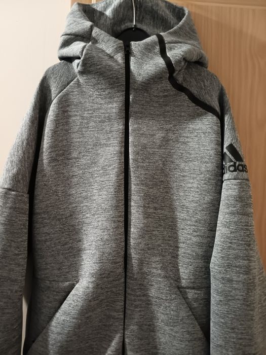 Суичер  "adidas " ,"Tommy Hilfiger"