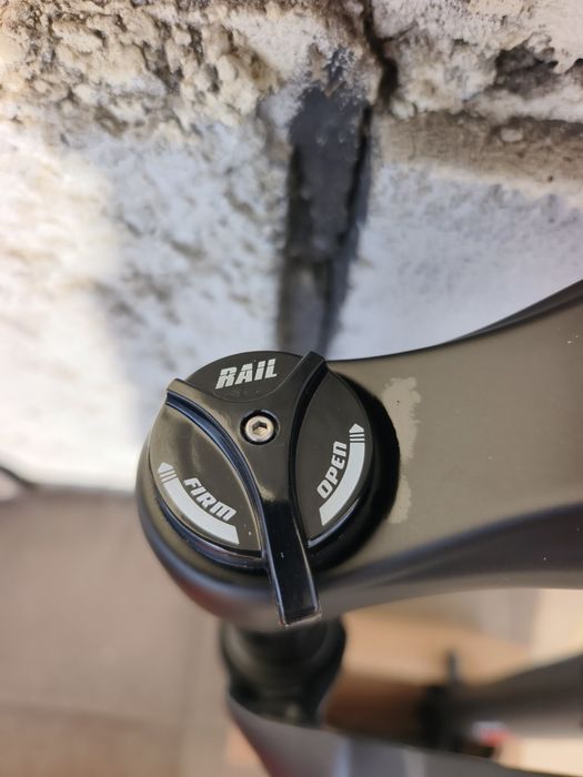 Вилка Marzocchi Bomber Z2 100 мм 27.5 boost 15x110 2023