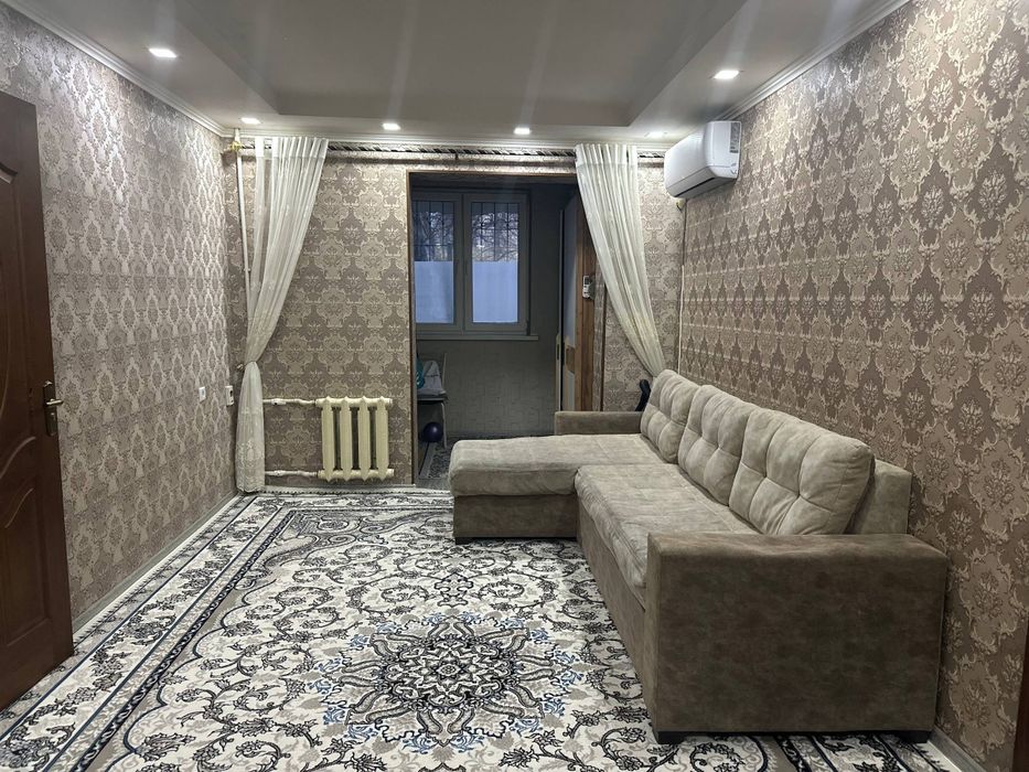 Учтепа 22 кв 2 ком квартира сотилади, 4 этажли домни,  1 этажи