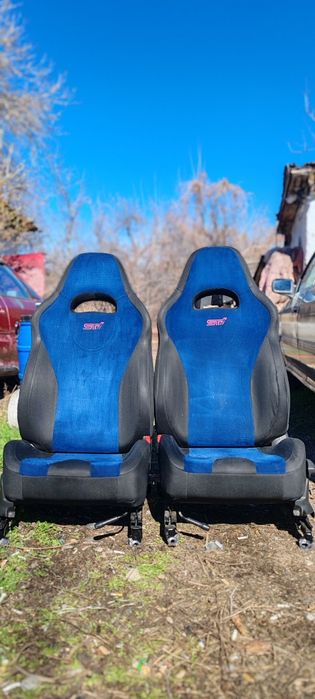 Передние сидения.