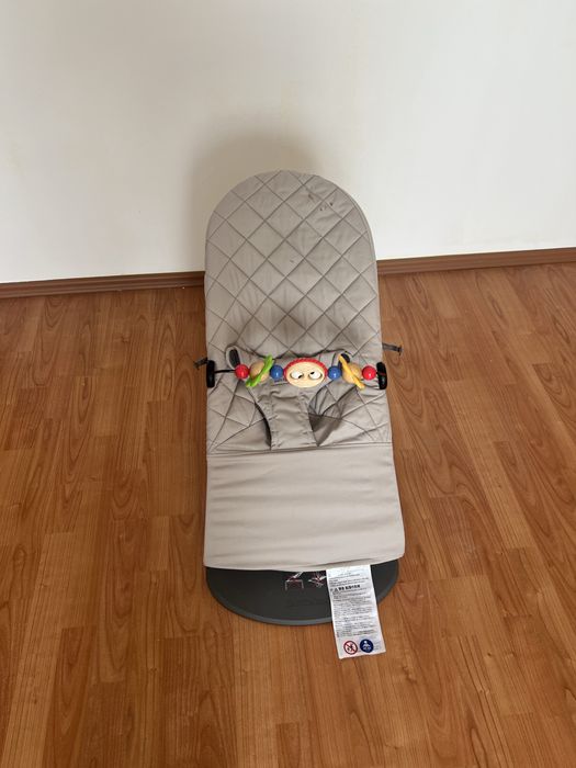 Bouncer Babybjorn cu jucarie inclusa