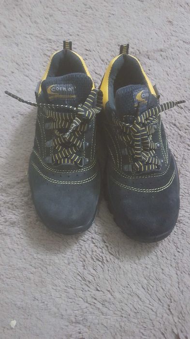 Adidasi de protectie nr 37