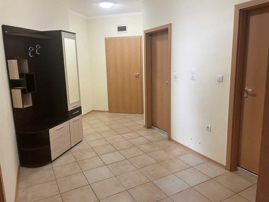 Просторен тристаен апартамент, Суперцентър, Паркомясто