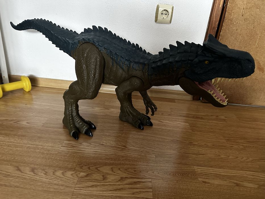 Голям Алозавър / Динозавър