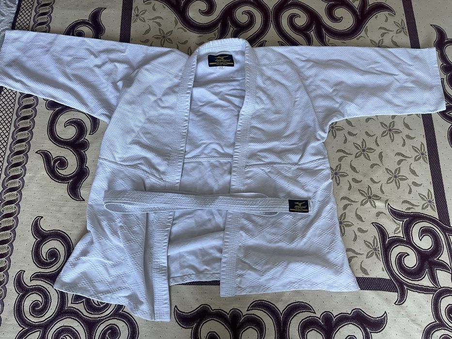 кимано вверх подойдет для единоборства подойдет рост 170.Новая