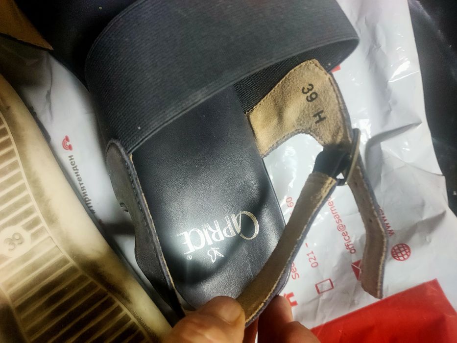 Vând sandale Caprice 39