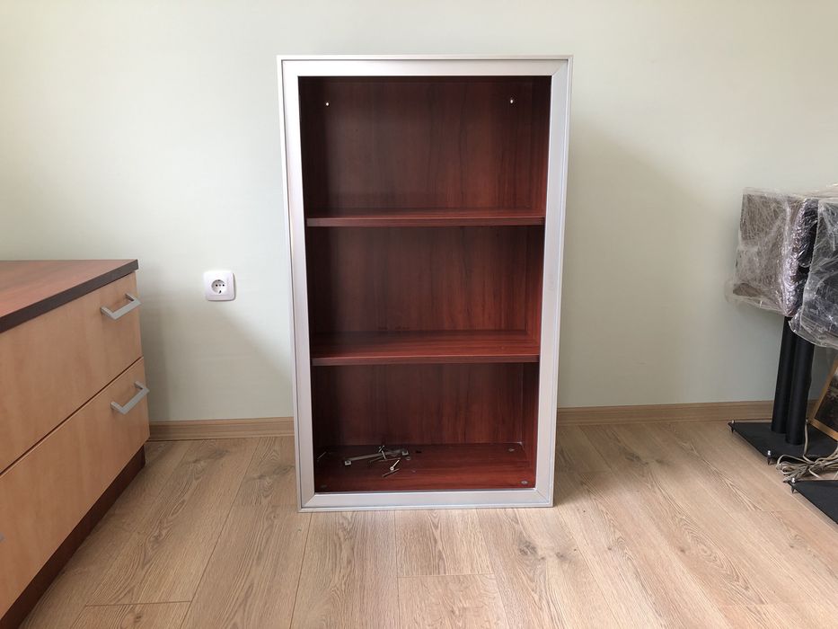 Модулна секция , Три модула + витринен шкаф и два рафта