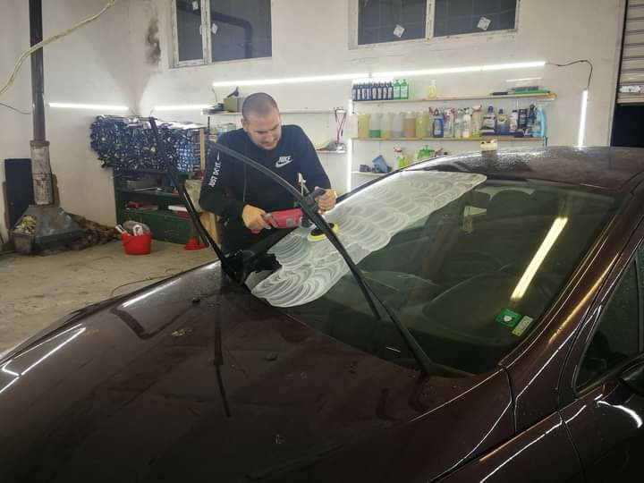 София Професионално полиране на автостъкла