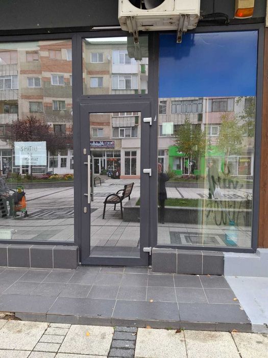 Spatiu comercial