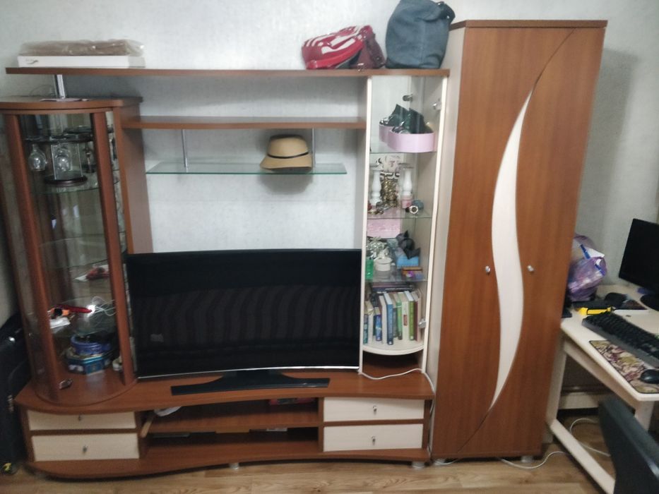 Продам гостиную стенку