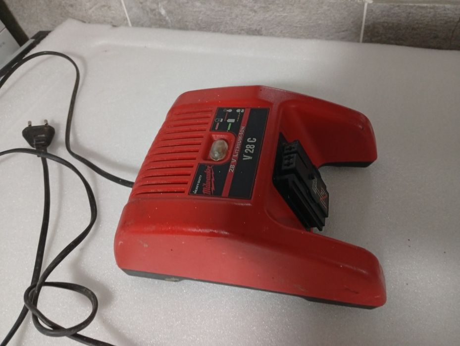 Încărcător milwauke wurth 28 v