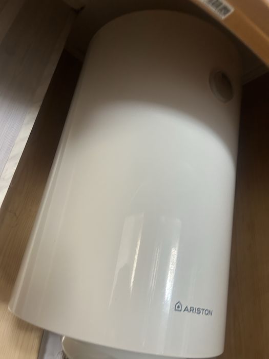 De vanzare boiler Ariston 100 litri aproape nou