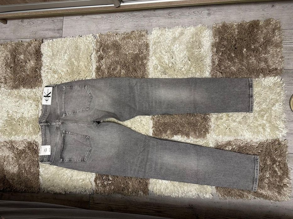 Vind  blugi  Calvin Klein