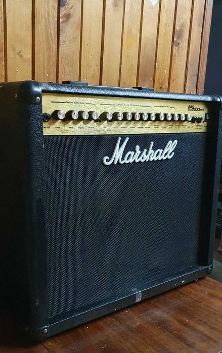 Marshall MG100 DFX 100 watt кетарен комбо усилвател с ефекти