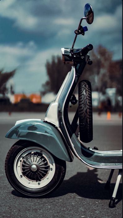 Vespa retro de inchiriat pentru evenimente