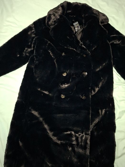 Чисто ново пухкаво палто. Намалена цена. С,М рр