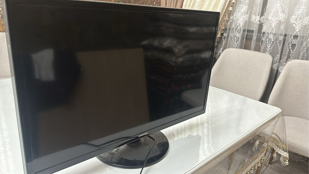 Телевизор срочно продам