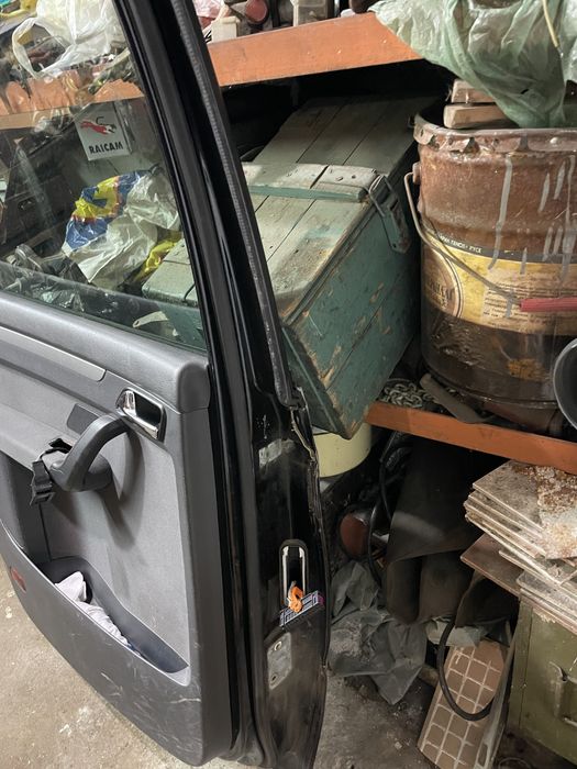 С П  Е Ш Н О Лява задна врата на Фолксваген Туаран 2006 г