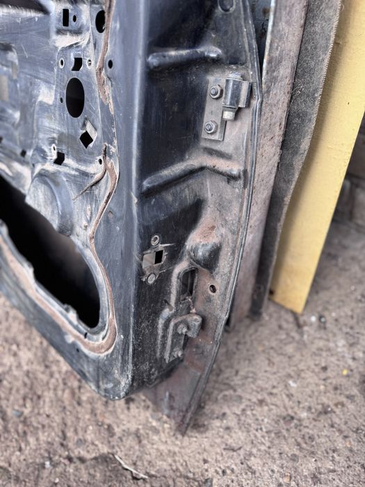 Задняя левая дверь  BMW e36