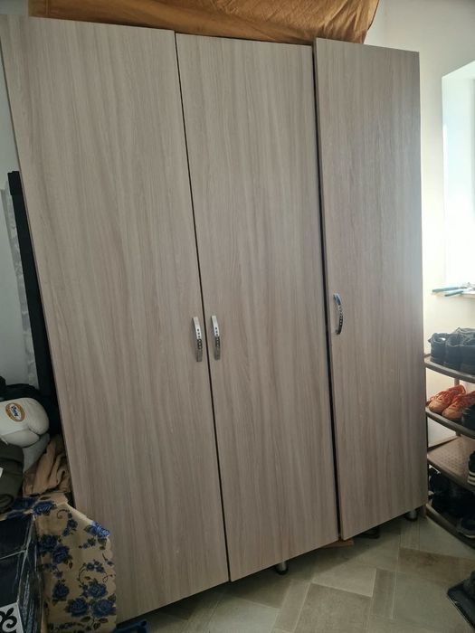 Продам шкаф срочно