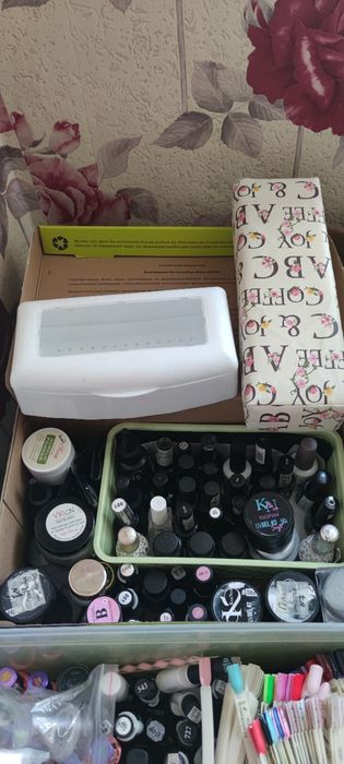 Продам все для наращивания ногтей