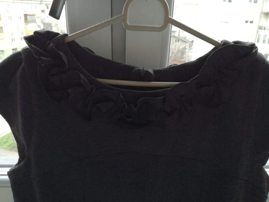 Rochita cu fermoar in spate