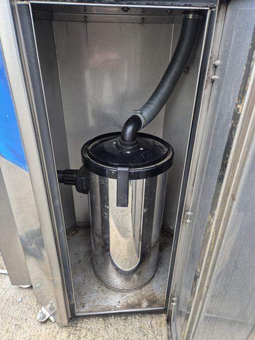 Aspirator spalatorie auto self