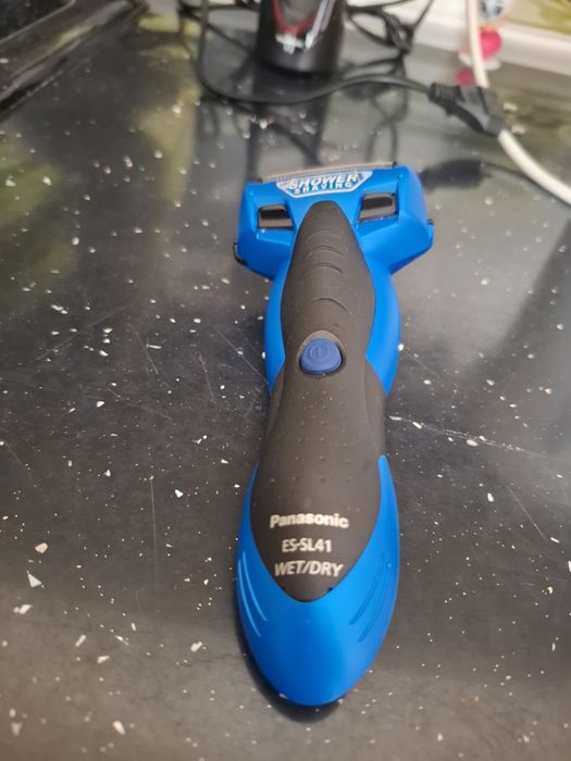 Продавам самобръсначка Панасоник.