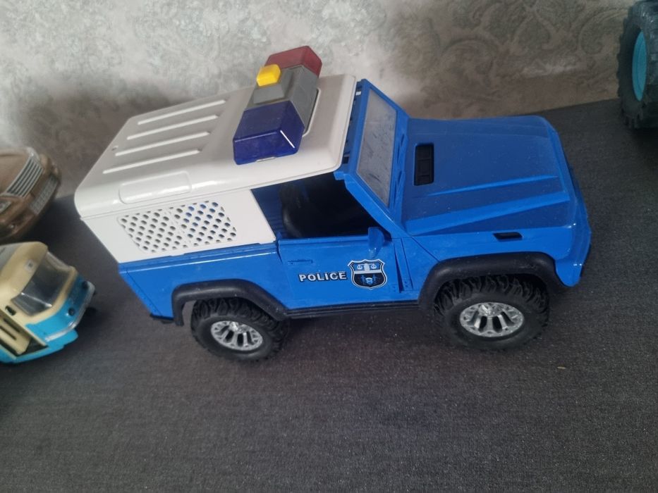 Продам машинки в отличном состоянии