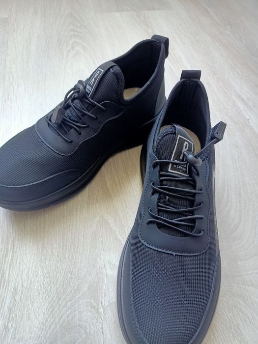 Новые кроссовки..