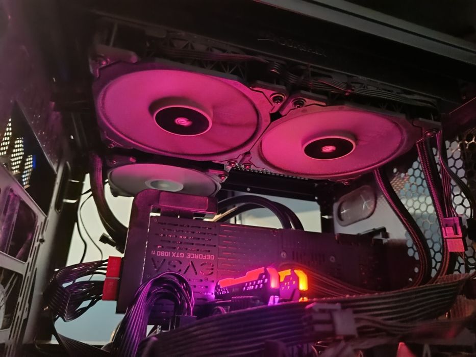 PC gaming i7 8700 EVGA GTX 1080ti Hybrid