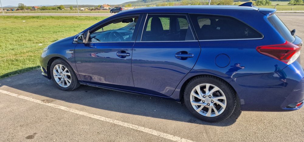 Vând Toyota Auris 1.8 Hibrid