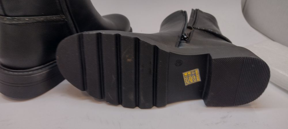 Дамски зимни боти. Чисто нови с мека вълнена подплата, 39 номер.