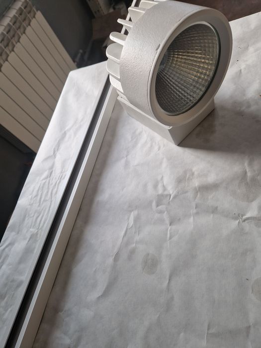 витрины, островки, стойки для одежды