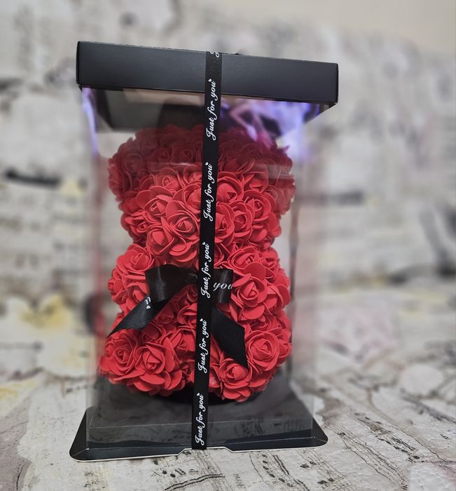 Светещо мече от рози в луксозна кутия – 25 см