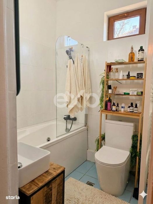 Decebal, Delea Noua, apartament de vanzare etaj 1 cu centrala proprie