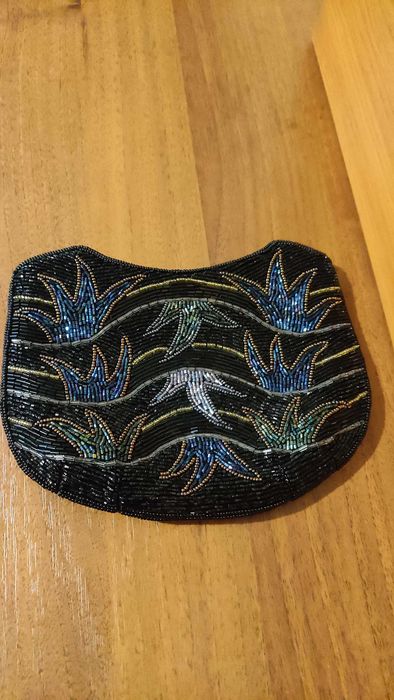 Вечерна чантичка тип портмоне с мъниста