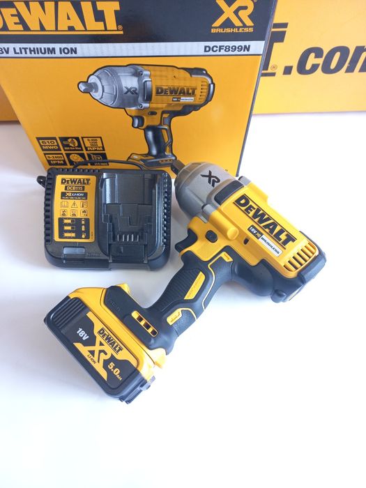 Гайковерт DeWalt DCF899 с батерия 5Ah и Зарядно устройство