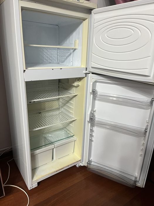 Холодильник Днепр сотилади