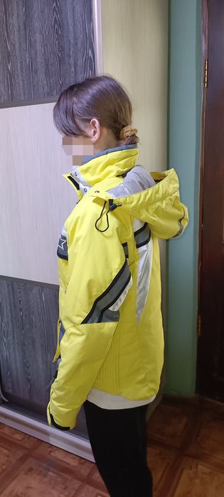 Продам куртки 2 шт не дорого