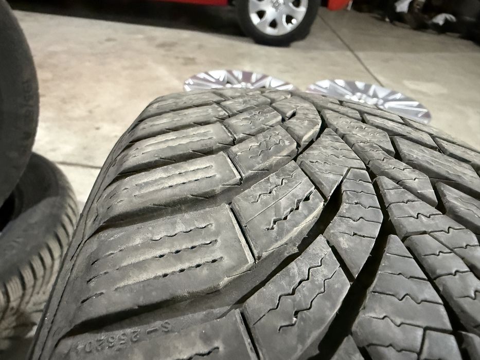 4бр. ОТЛИЧНИ Зимни Гуми 195/65R/15-CONTINENTAL-DOT:2225+4323*8.5м+6.8м