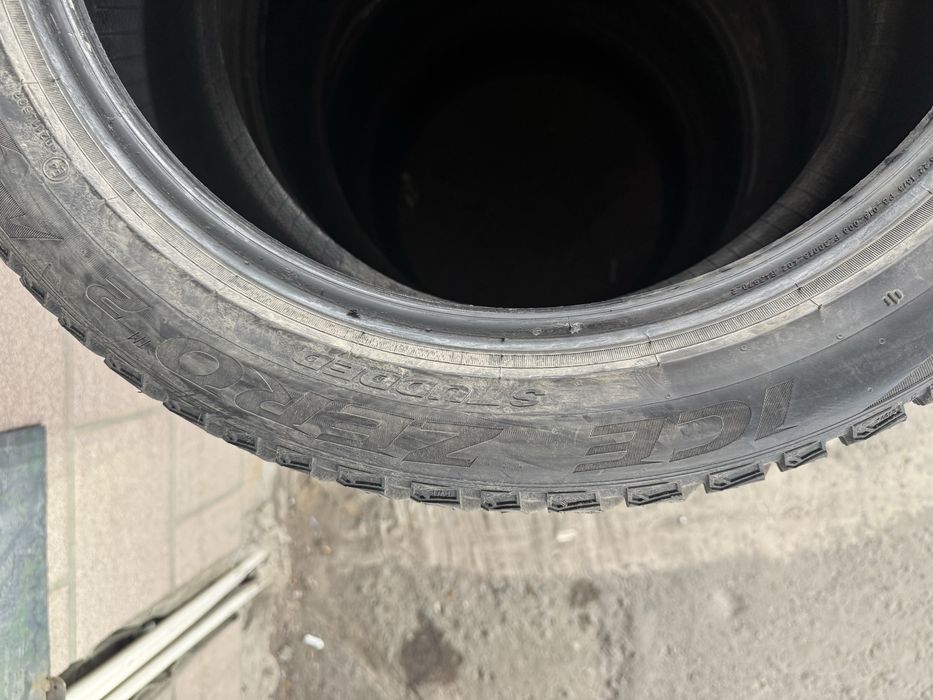 Зимние шины Pirelli 235/45/18